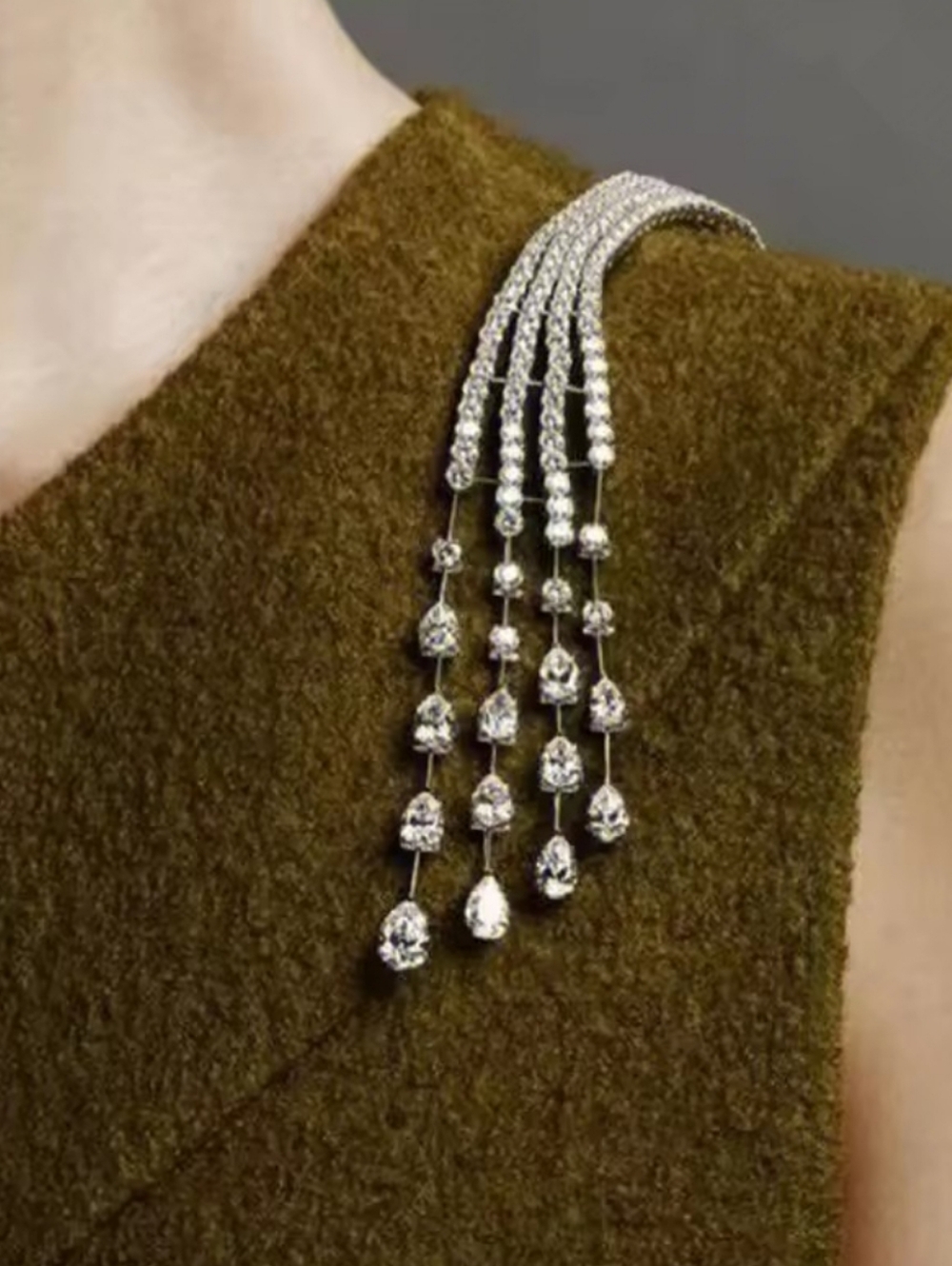 New! Crystal tassel shoulder brooch epaulette epaulet • NWOT #br3